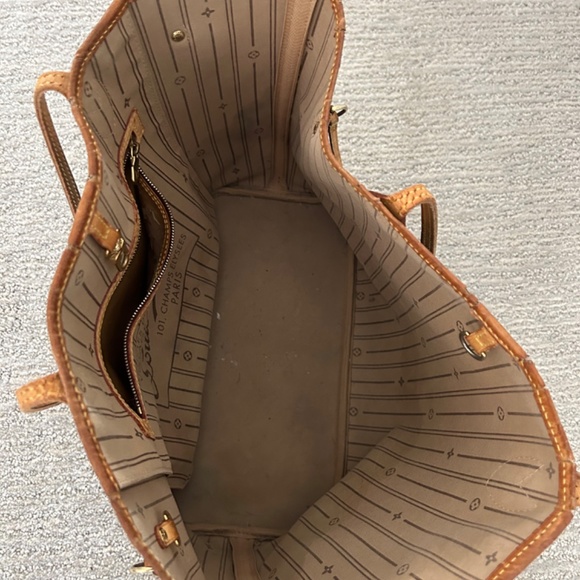 Louis Vuitton - Picture 6 of 6